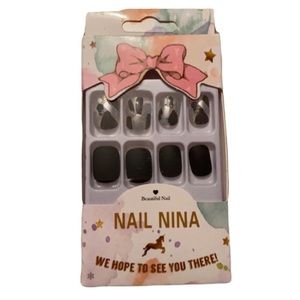 NWT Fake Faux Glue On Nails
